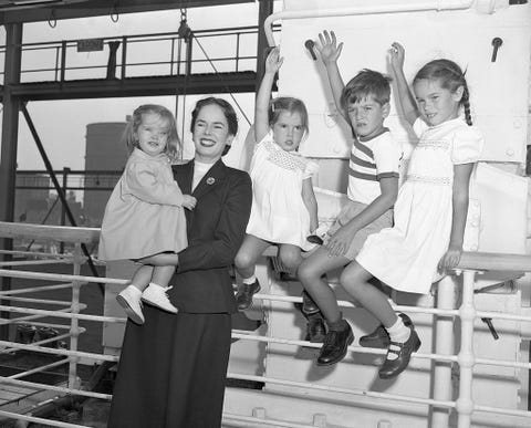 oona chaplin and children preparing to sail