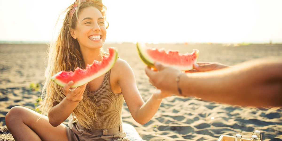 16 Healthy Beach Snacks - Food Ideas to Pack for Beach Days