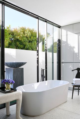 30 Stunning White Bathrooms How To Use White Tile And Fixtures In Bathrooms