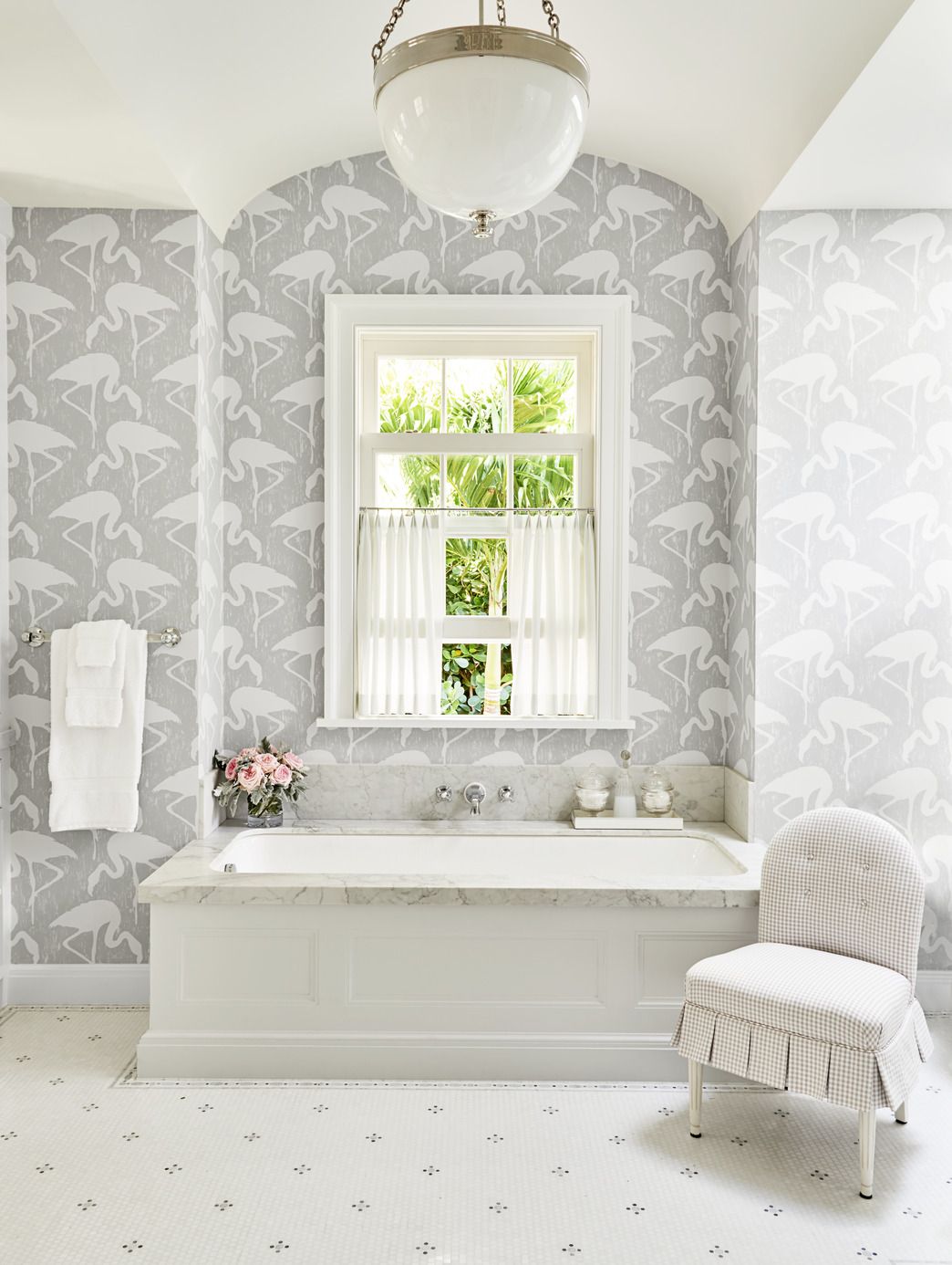 white grey bathroom        <h3 class=