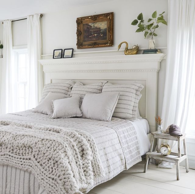45 Best White Bedroom Ideas How To, How To Decorate Bedroom With White Comforter
