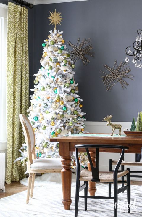 35 Stunning Christmas Tree Decorating Ideas and Photos 2020