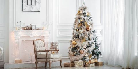 How to Flock a Christmas Tree - Best DIY Christmas Tree Flocking Tips