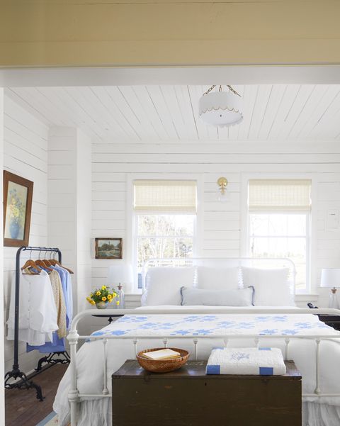 white farmhouse bedroom-blue and white bedding
