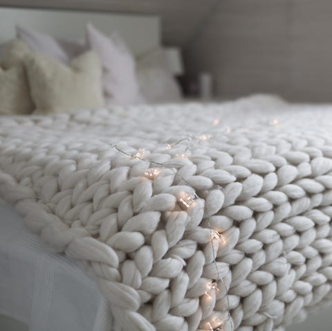 How to Make a Gigantic Knit Blanket in Less Than 4 Hours