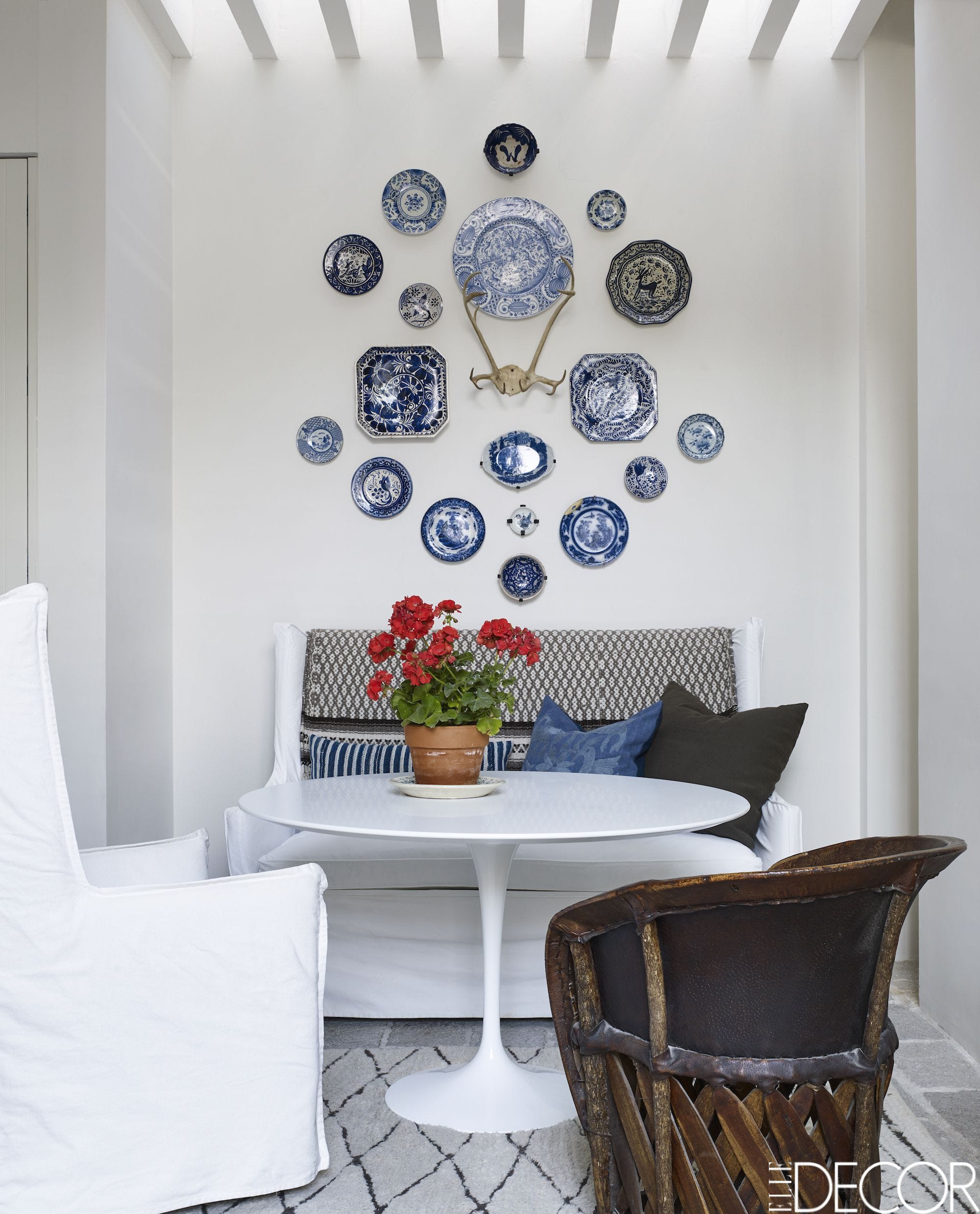 How To Decorate White Living Room Walls Homeminimalisite