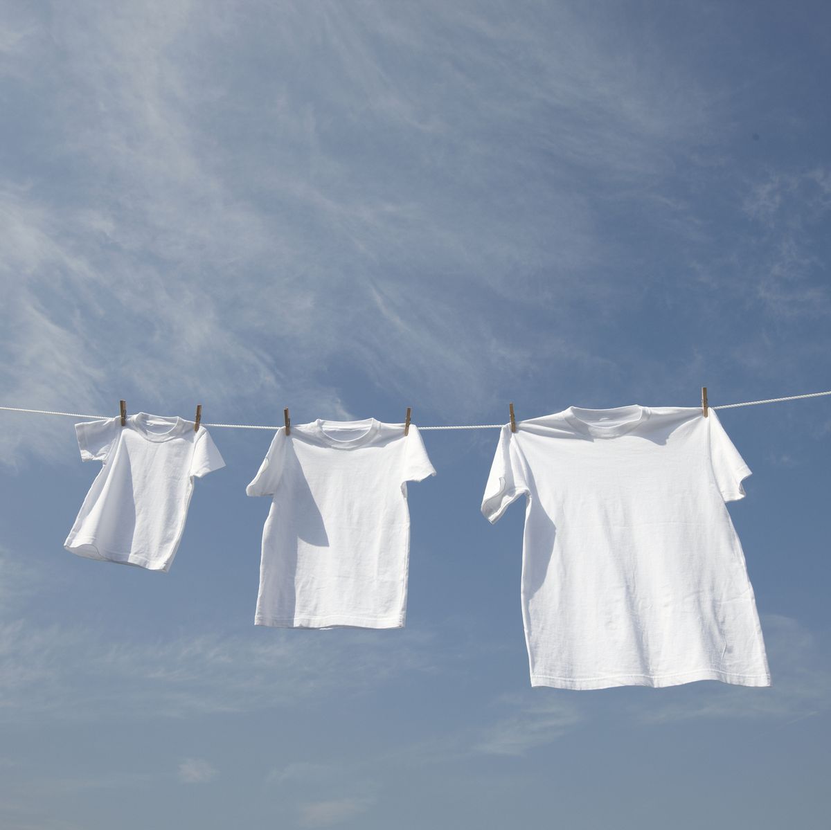 https://hips.hearstapps.com/hmg-prod.s3.amazonaws.com/images/white-t-shirts-in-a-row-on-washing-line-royalty-free-image-1595609036.jpg?crop=0.659xw:0.988xh;0.167xw,0&resize=1200:*