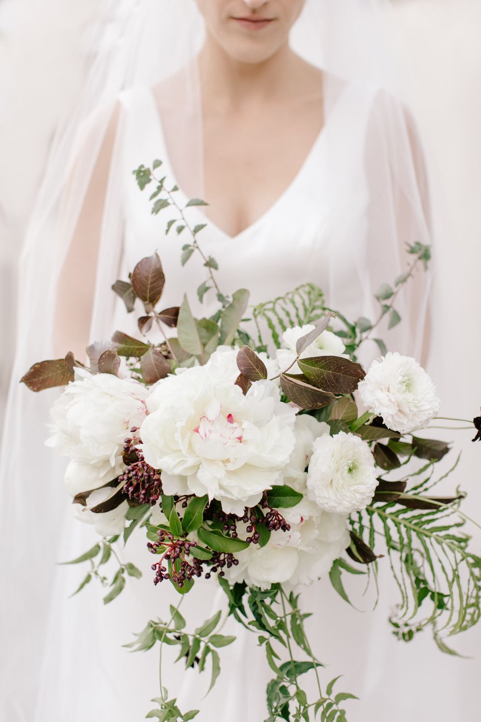 white wedding bouquet flowers