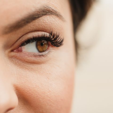white young woman with eyelash extensions