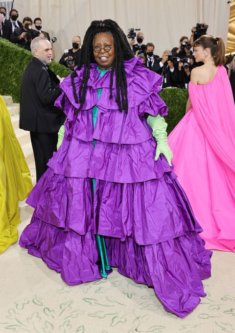 the 2021 met gala celebrating in america a lexicon of fashion whoopi goldberg in valentino couture