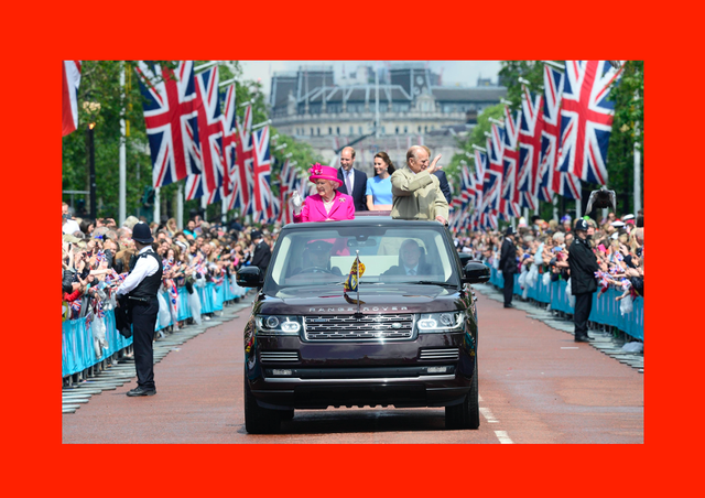 英王室にどっぷりハマってしまった3人の「追っかけ」たちへのインタビューをお届け！「伝統」や「華麗さ」の象徴ともいえる英王室に憧れを抱く人は多いけれど、世界中には憧れを通り越して、もはや英王室へ「愛」を捧げる熱狂的なファンたちも多く存在します。﻿