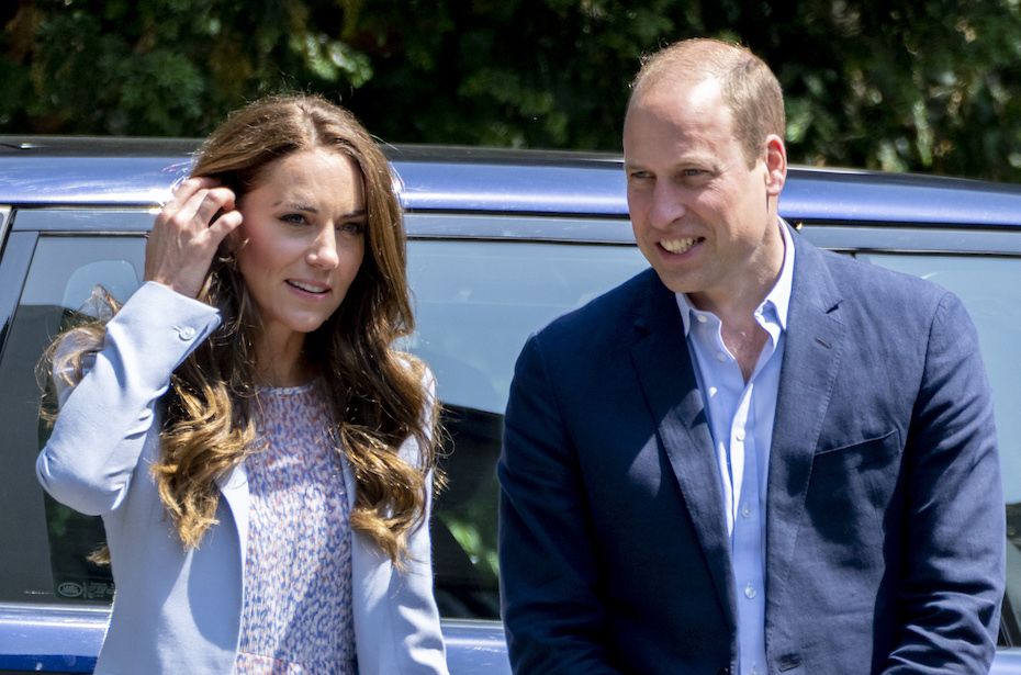 Prince William & Kate Middleton The Early Years UK Souvenir Sunday Mail Magazine 