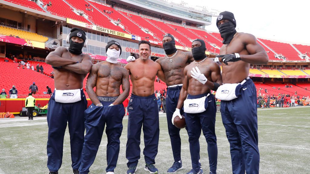 S t exprimir sirena Jugadores de fútbol americano entrenan a -12ºC sin camiseta