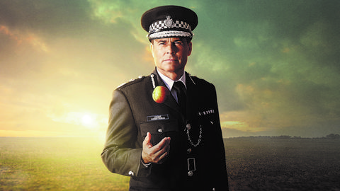 rob lowe, vestido de policía para una imagen promocional de la serie wild bill