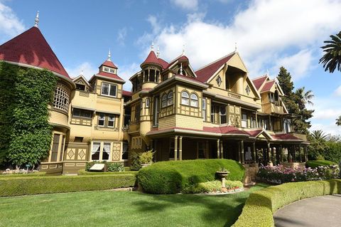 Sarah Winchester Mystery House The Bizarre True Story New Movie About The Winchester House