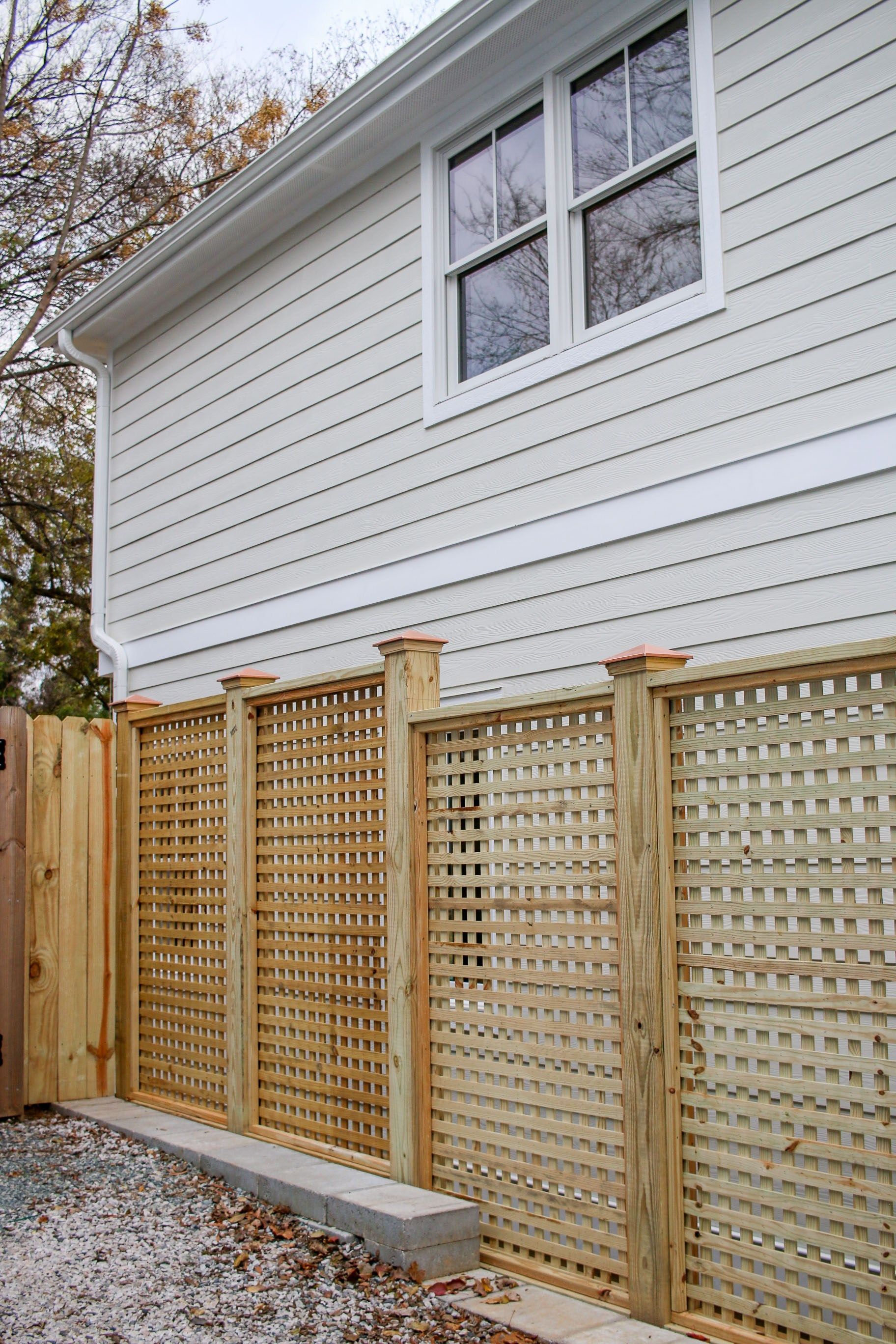 privacy fence lattice with planters