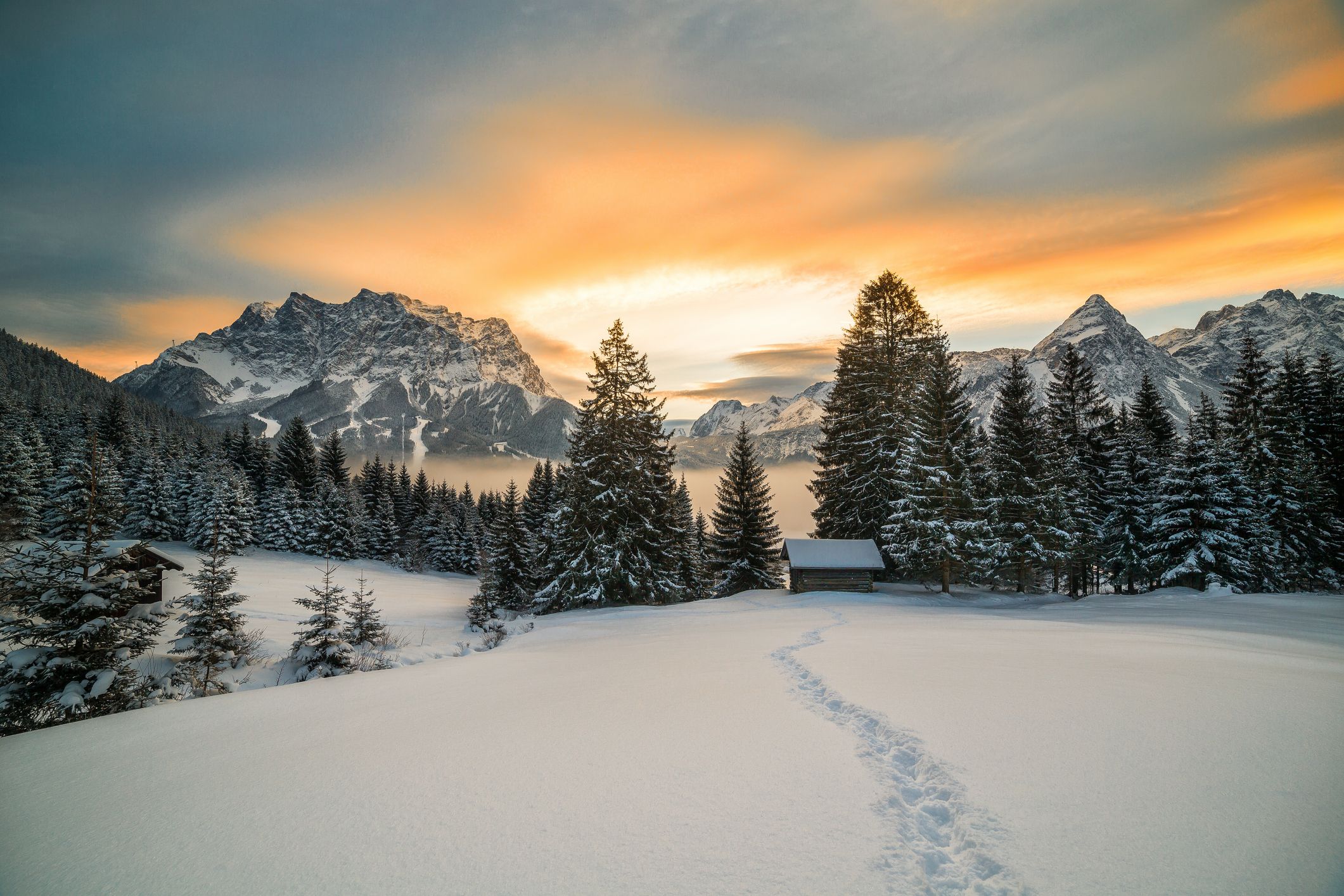 https://hips.hearstapps.com/hmg-prod.s3.amazonaws.com/images/winter-landscape-in-tyrol-austria-royalty-free-image-1575038894.jpg