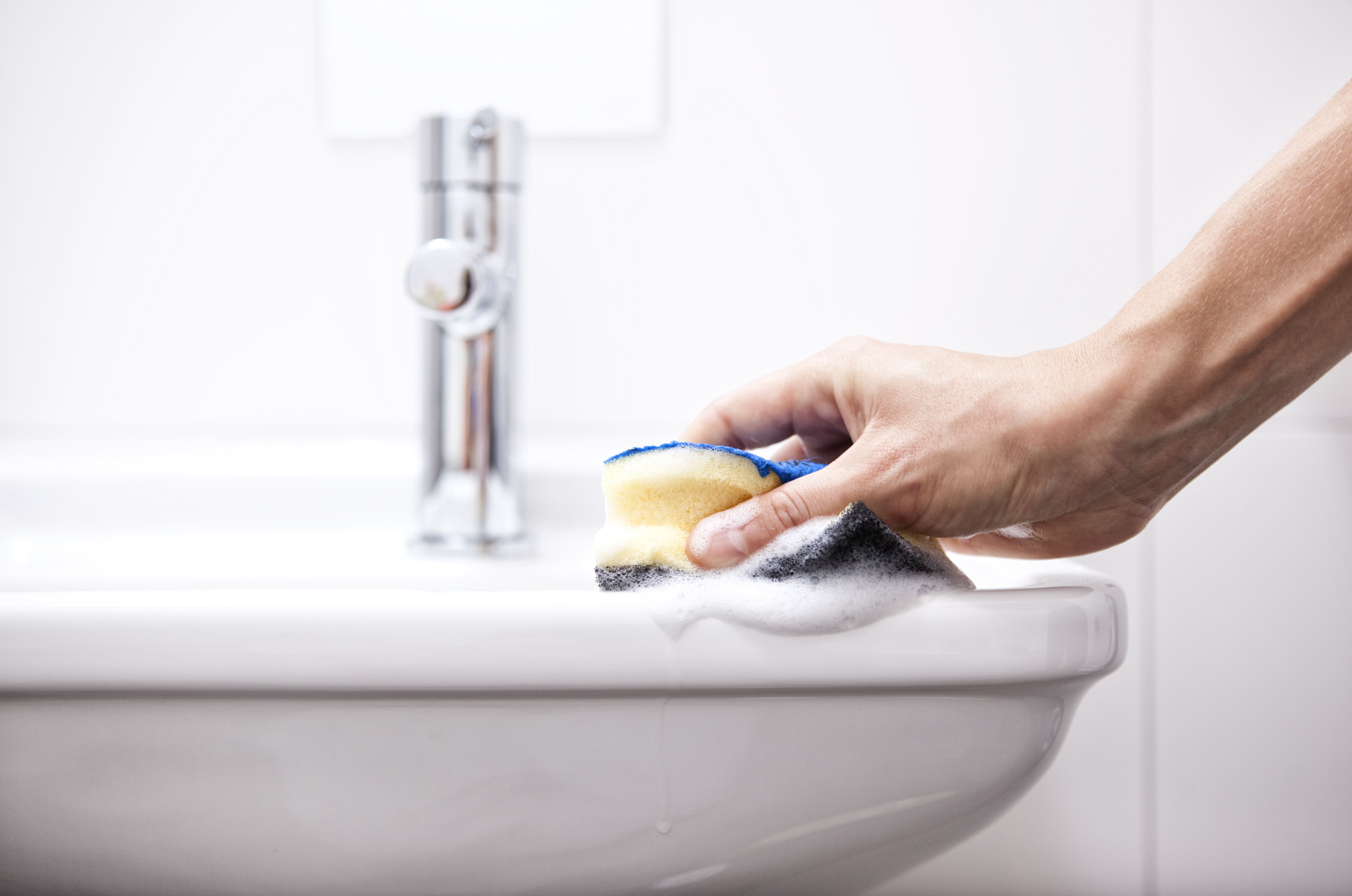 How To Clean Bathroom: 24 Fuss-Free Bathroom Cleaning Hacks