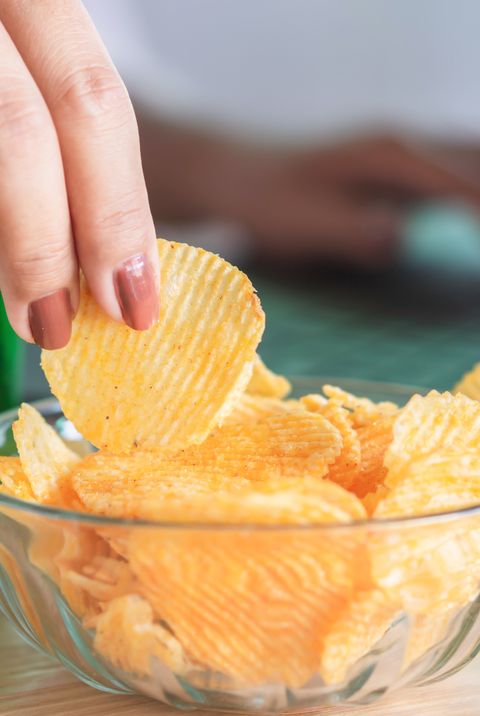 Best Ways to Burn Fat - Eating Chips
