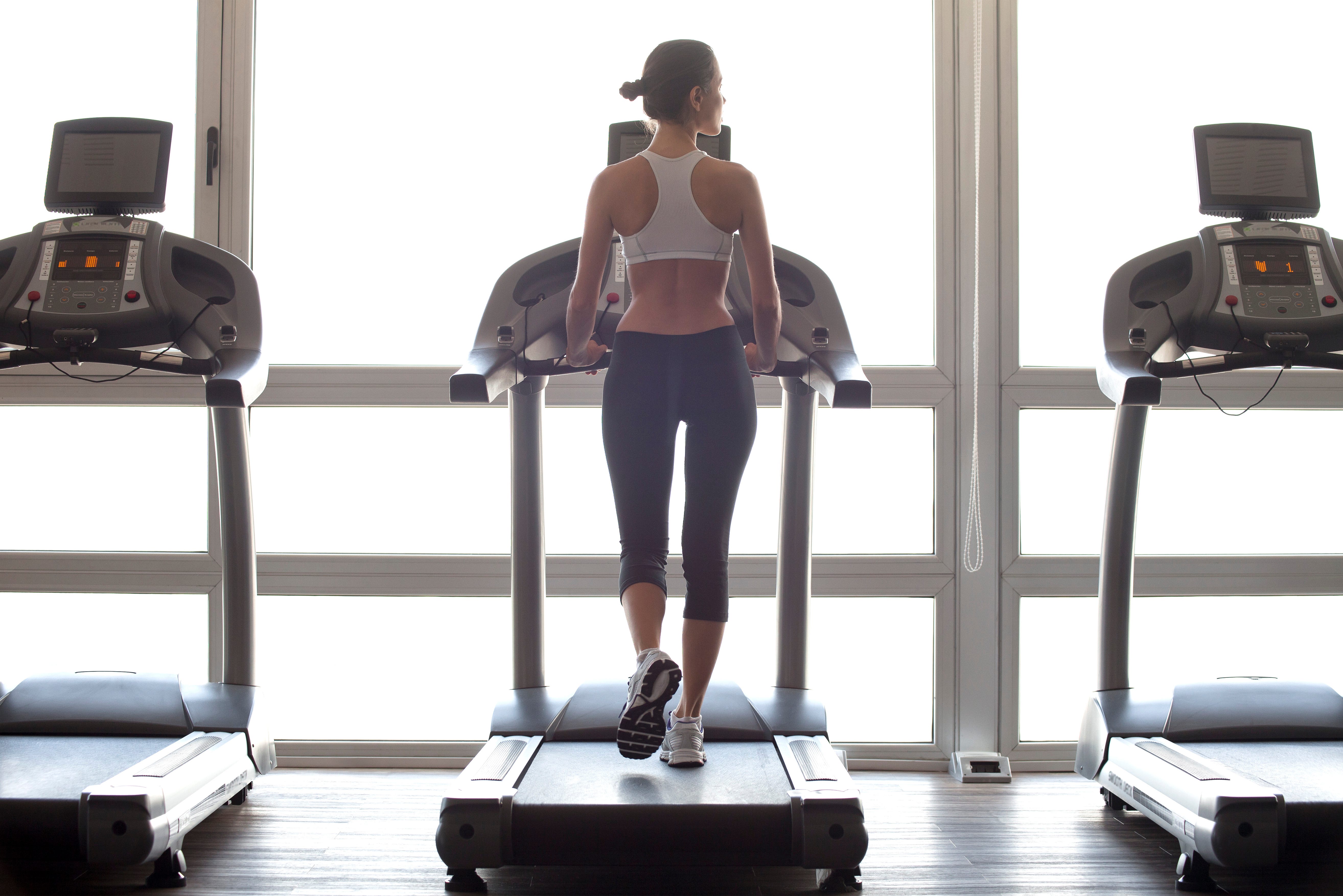 New Zealand Athlete-Artist Breaks Record for Longest Distance Run on a Treadmill in 48 Hours