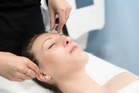 žena odstránenie chĺpkov na tvári žena odstránenie chĺpkov na tvári