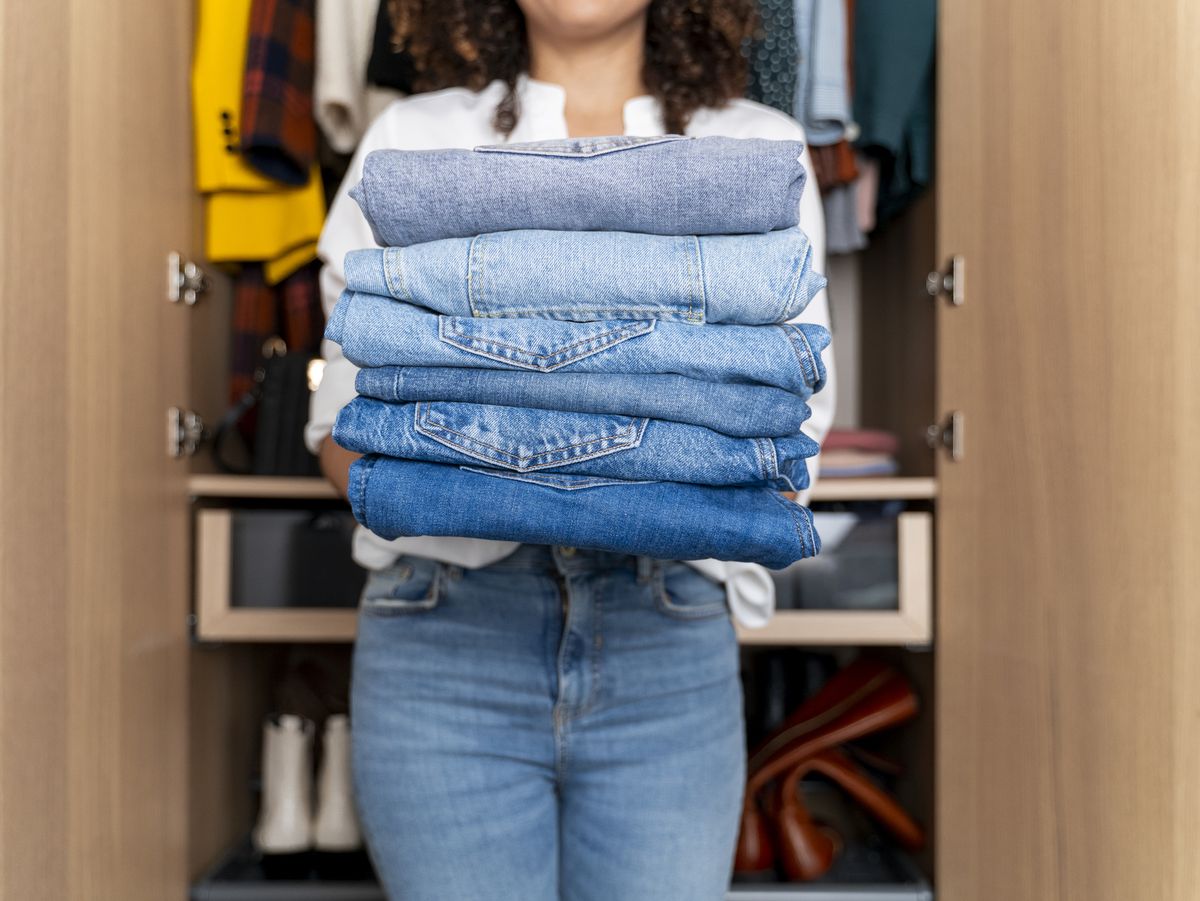 moeilijk Correctie Omhoog Opruim-expert Roshnie deelt 5 tips voor het opbergen van je jeans