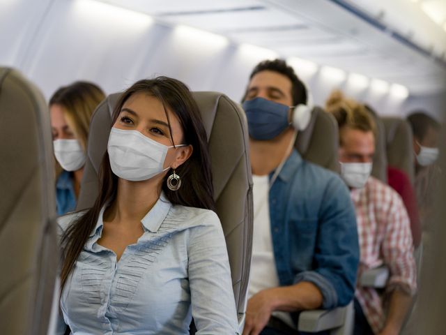 一部の航空会社 機内での 布製マスク の着用を禁止に ハーパーズ バザー Harper S Bazaar 公式
