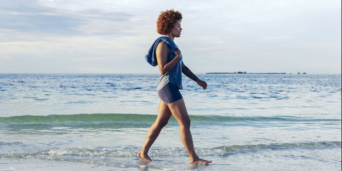 4 Health Benefits of Walking on the Beach