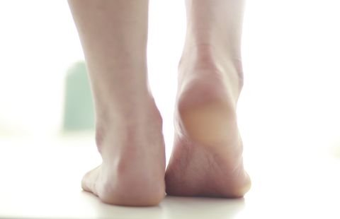 足の角質ケア かかと 足裏のガサガサを解消するには 正しいフットケア方法とおすすめアイテム