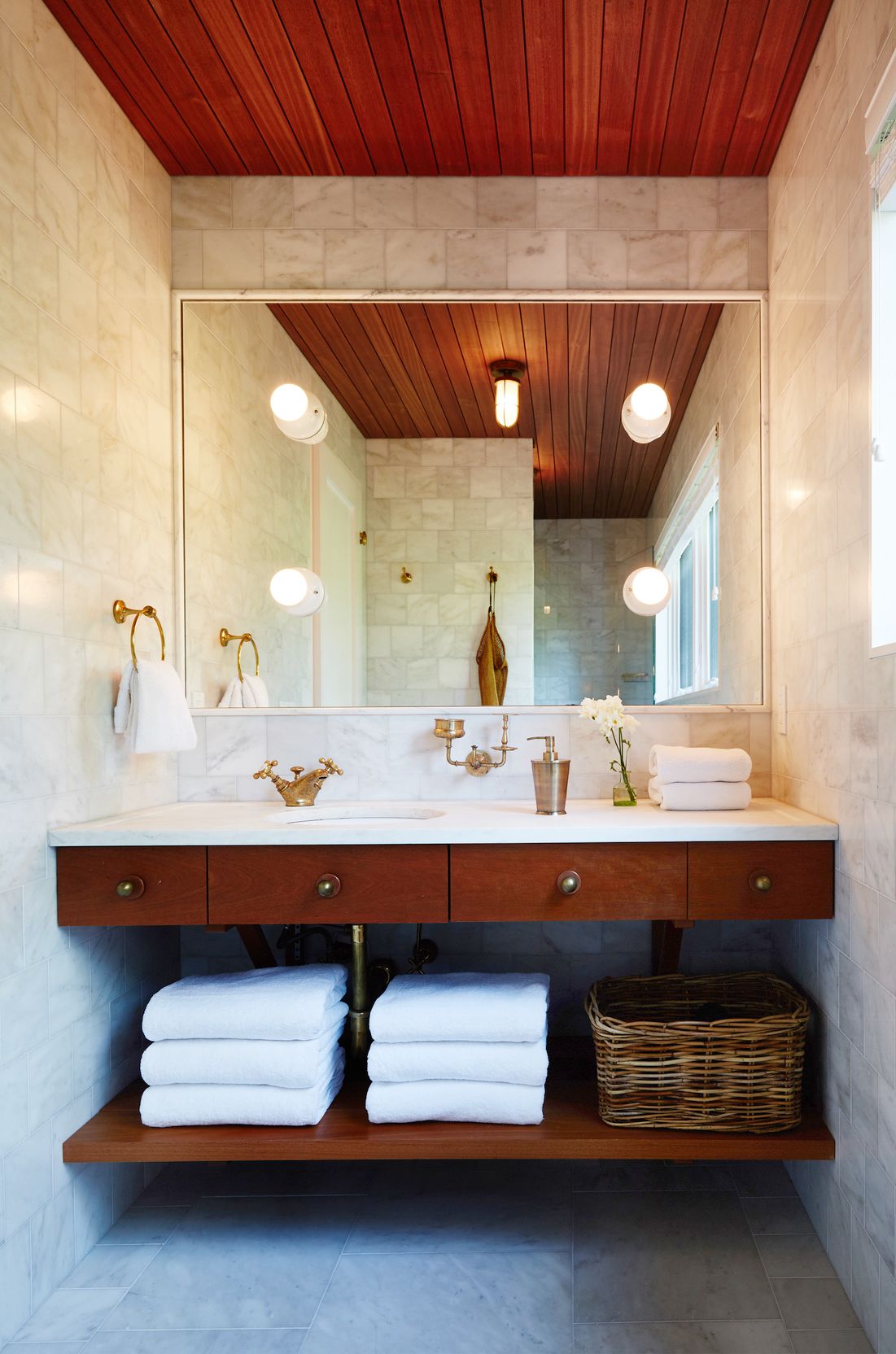 Simple Small Bathroom Ceiling Designs : A small bathroom design must ...
