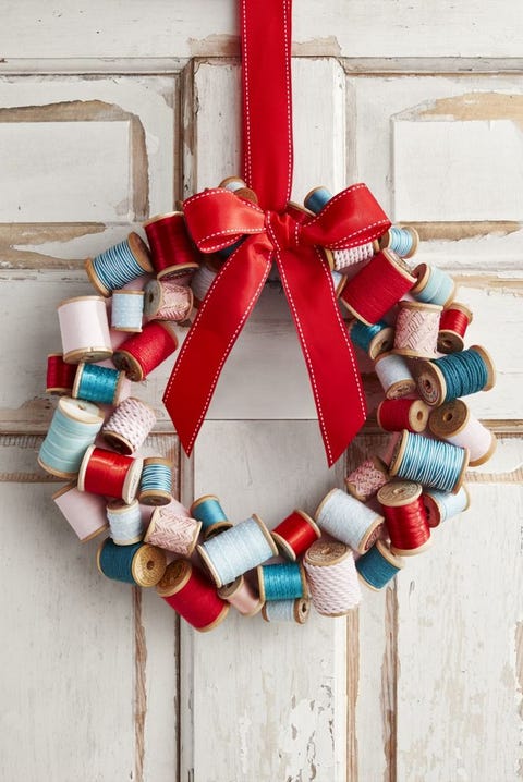 DIY christmas wreaths wooden spool wreath