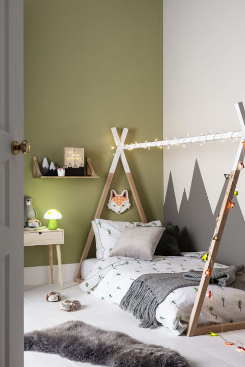 kids' woodland theme bedroom