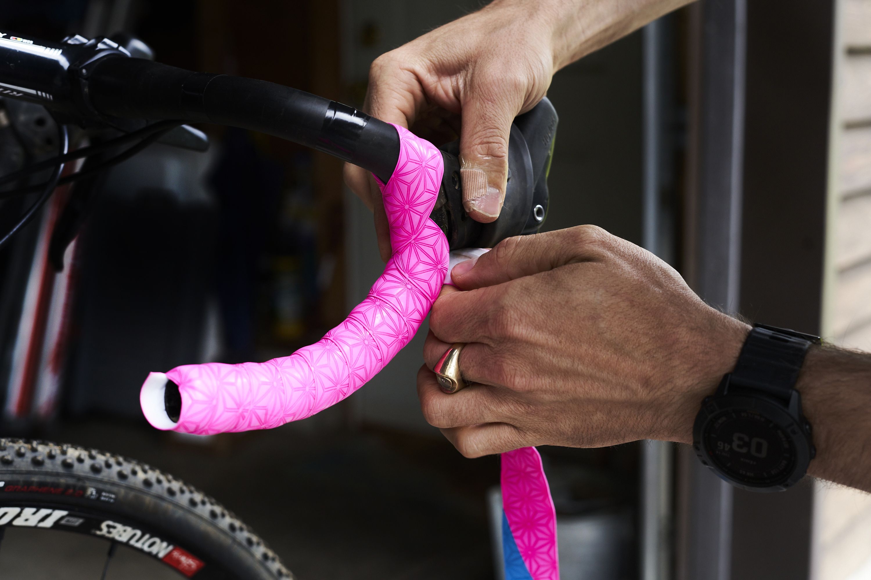 wrapping bar tape