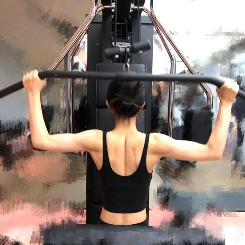 32歲趙麗穎人妻變身筋肉人 健身成果照曝光 背肌炸出吊帶背心 網友驚呆 太狂了 32歲趙麗穎人妻變身筋肉人 健身成果照曝光 背肌炸出吊帶背心 網友驚呆 太狂了