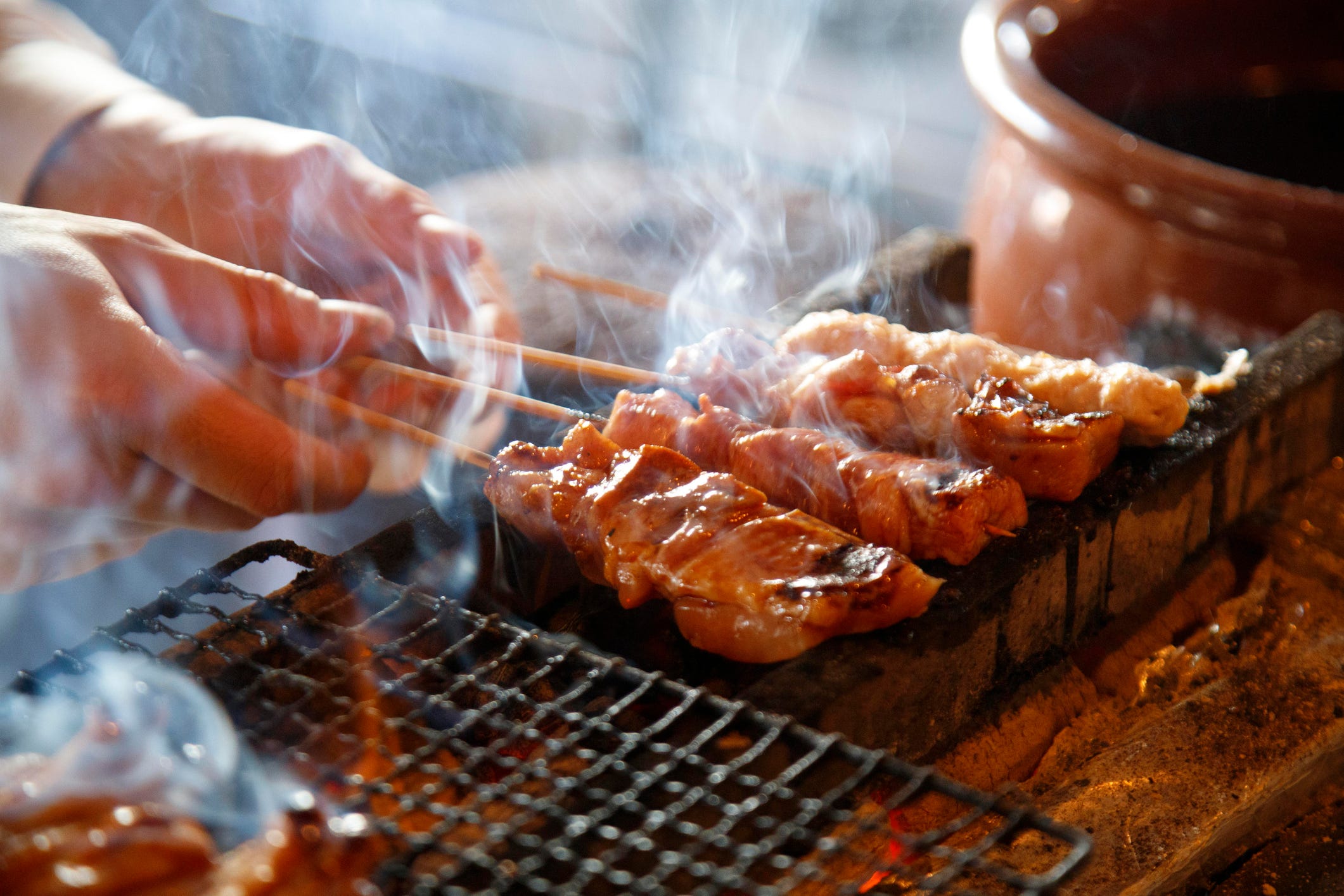 2022年】焼き鳥焼き器おすすめ10選｜カセットコンロタイプや煙が出にくい無煙タイプも紹介