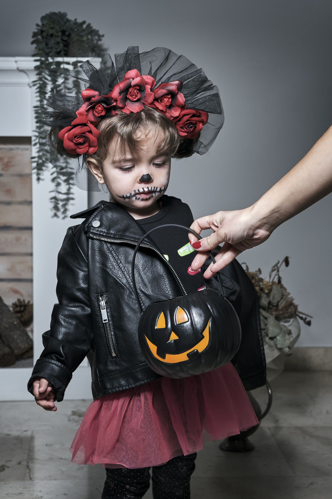 Mujer joven arma Conquista Disfraces de bebés e ideas para celebrar Halloween
