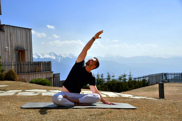 yoga alto adige, foto di sascha russotti