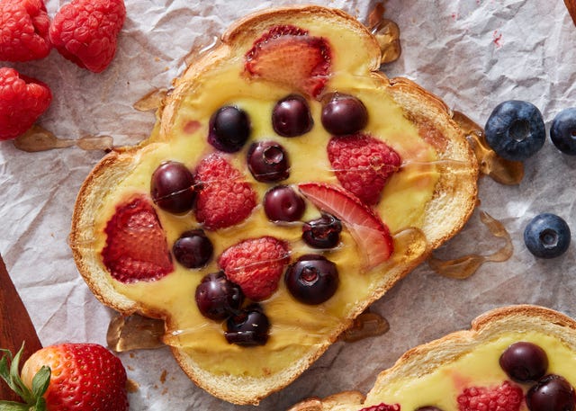 yogurt toast yogurt toast topped with berries and maple syrup
