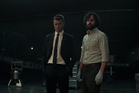 you lr ed speleers as rhys, penn badgley as joe goldberg in episode 410 of you cr courtesy of netflix © 2023