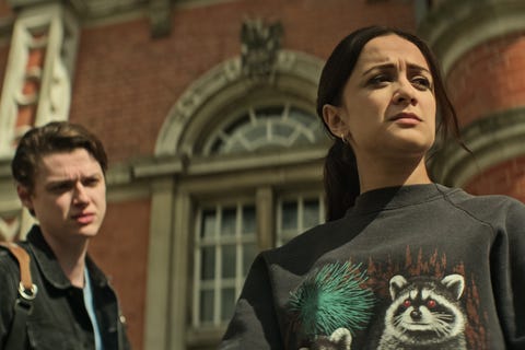you l to r brad alexander as edward, amy leigh hickman as nadia farran in episode 406 of you cr courtesy of netflix © 2023