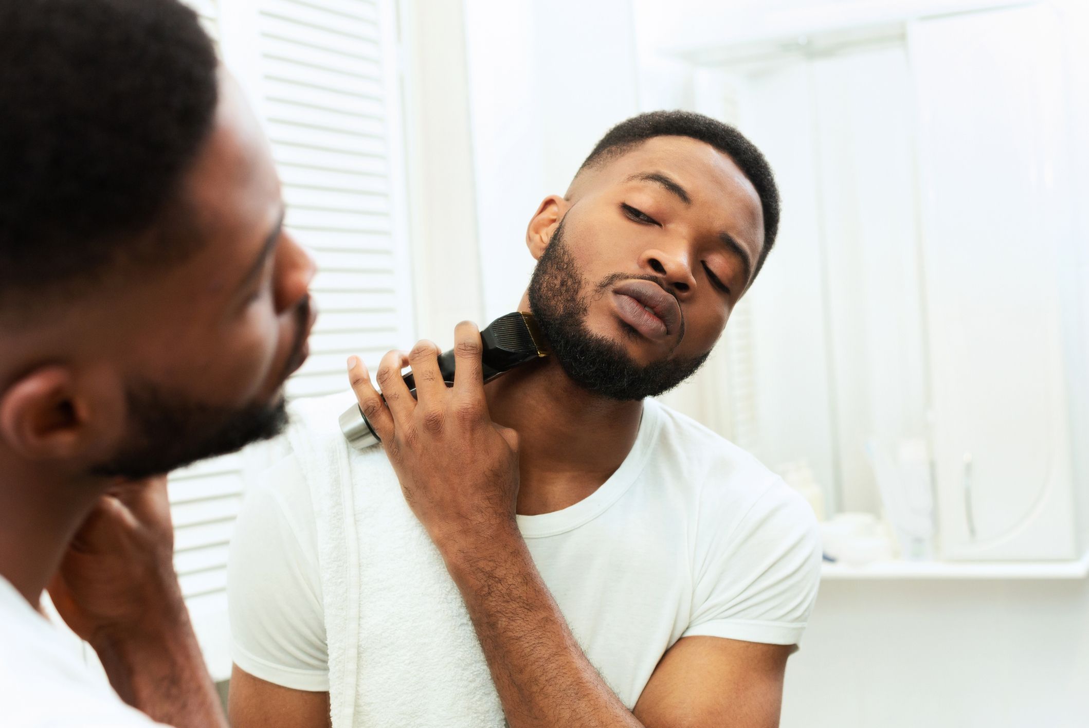 man beard trimmer