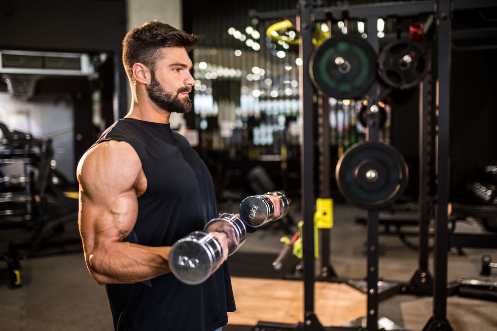 Build Bigger Biceps By Adding Bands to Your Dumbbell Curls thumbnail