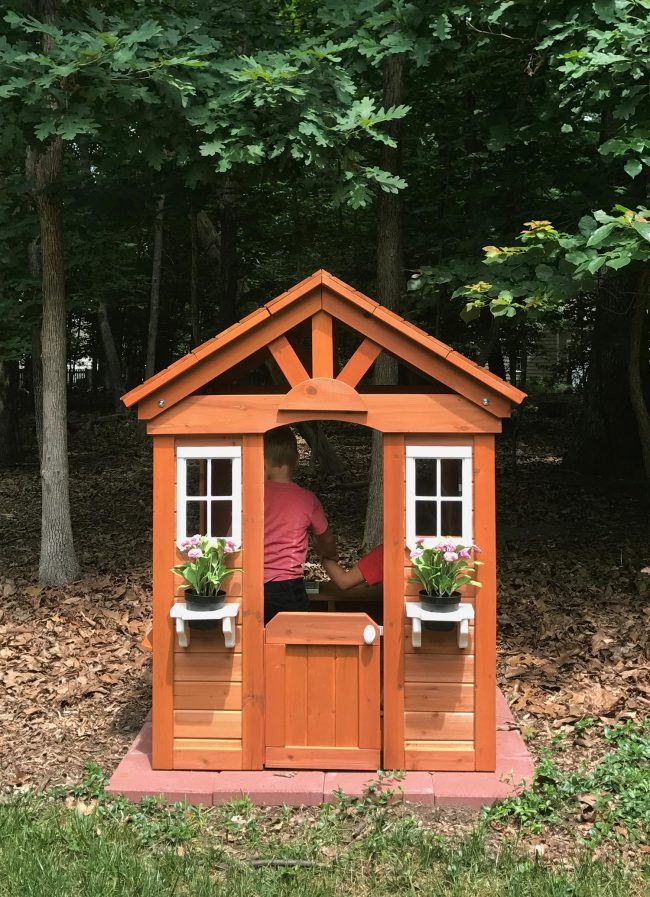 playhouse for small backyard