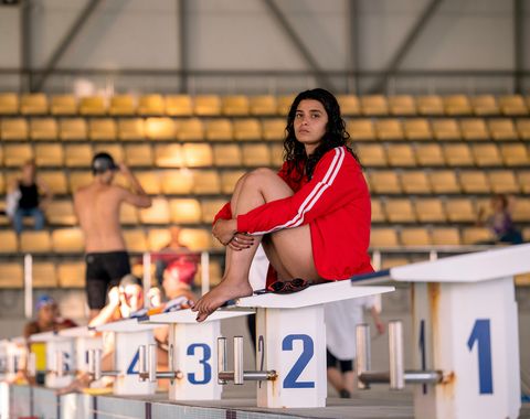 the swimmers manal issa as sara mardini in the swimmers cr ali gülernetflix © 2022