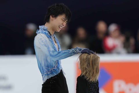 羽生結弦 優勝を祝うロステレコム杯 18名シーン集