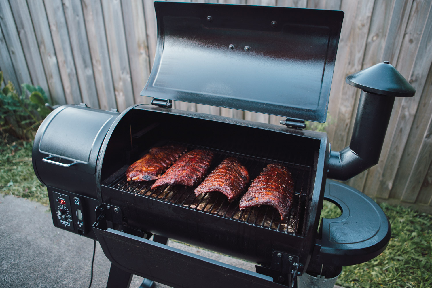 Summen Mus Gøre klart Save Up to 46% on a Great Pellet Grill from Z Grills