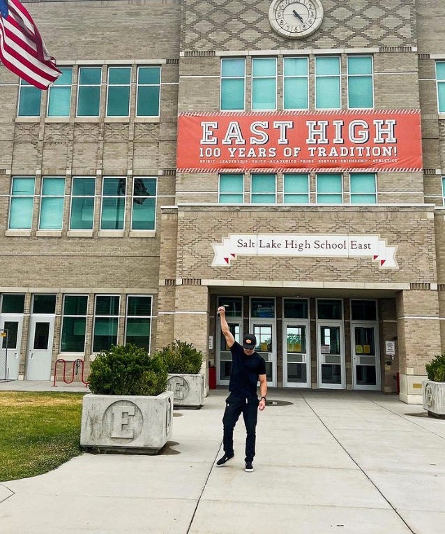 Zac Efron visits the institute of ‘High School Musical’