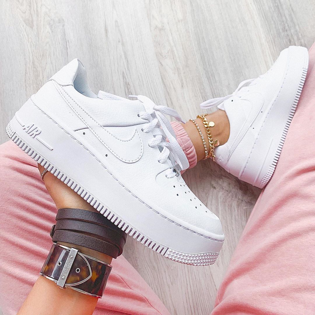 Bershka imitación las zapatillas 'Air Force 1' de Nike