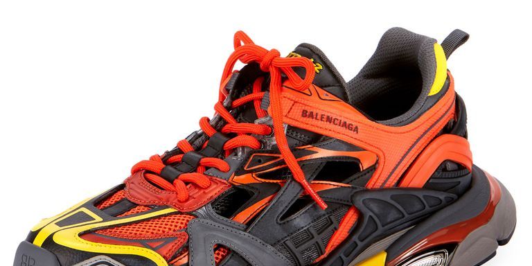 Balenciaga presenta unas zapatillas de trekking por euros
