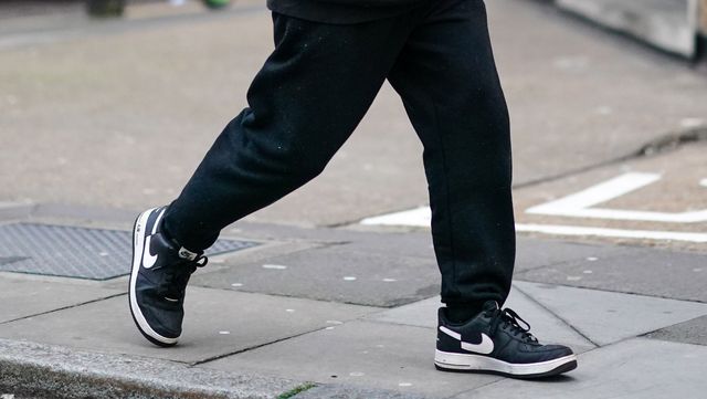 Amoroso Progreso temperamento Rebajas en Nike: así son las zapatillas negras SB Charge Suede